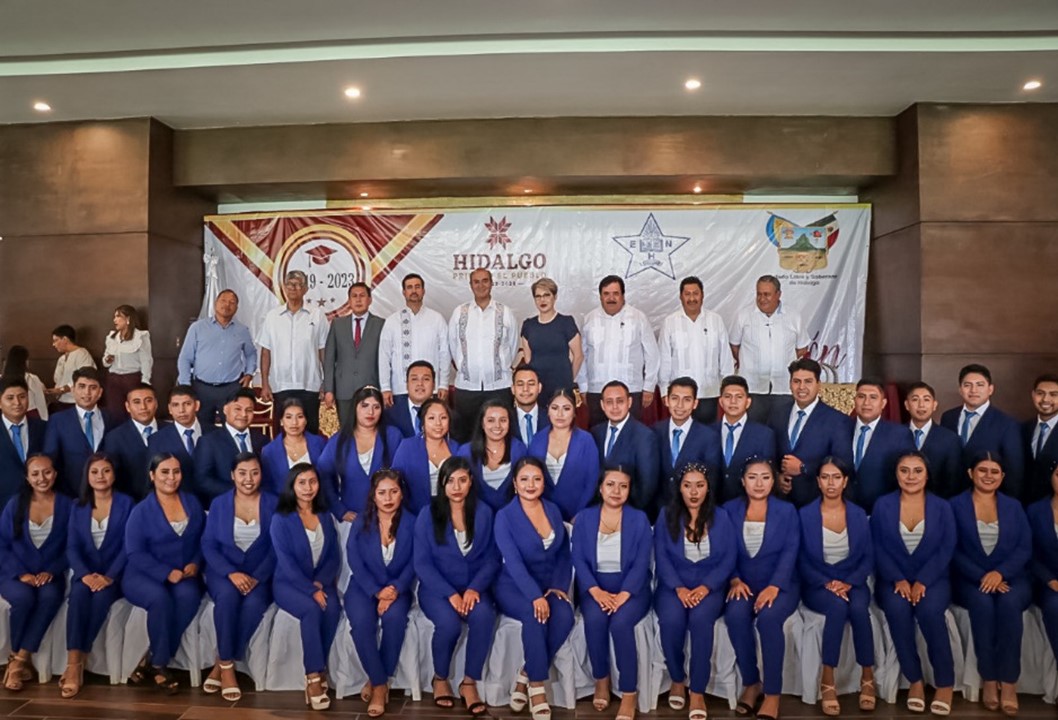 Presiden autoridades educativas, la ceremonia de graduación de la